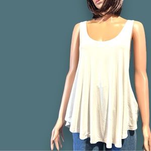 EUC Boutique Oversized Racerback Tank Top in Cream. Size Small ☀️